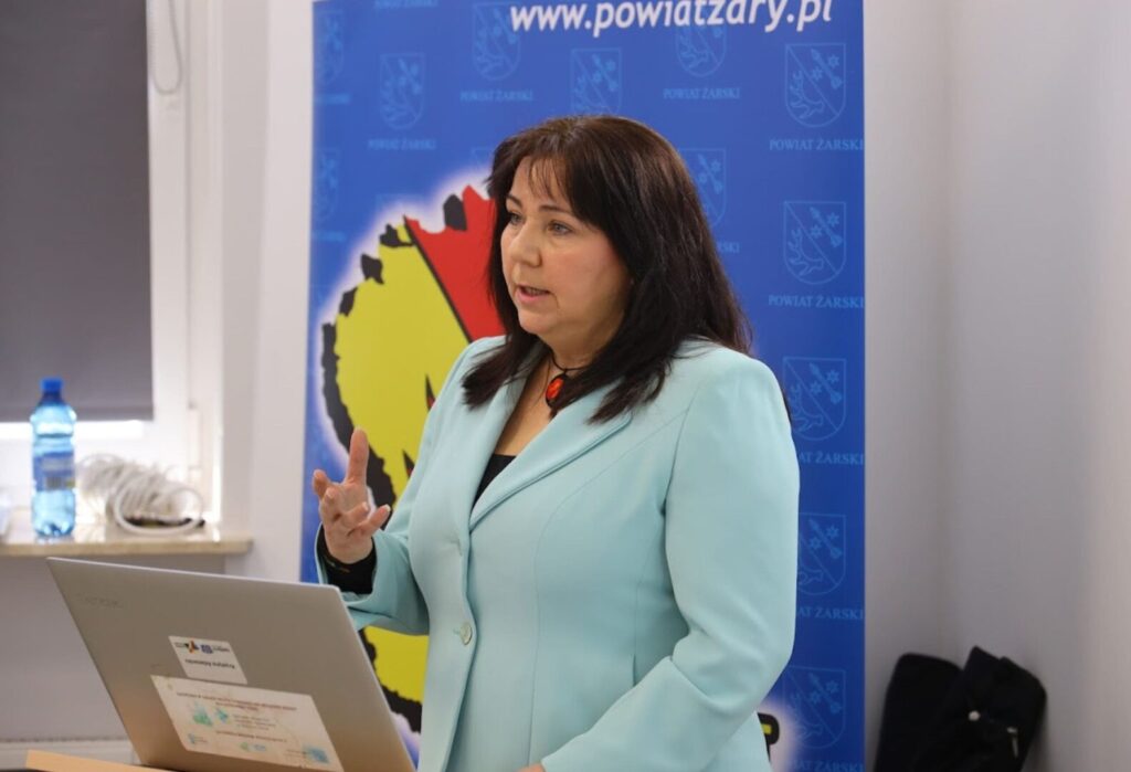 Krystyna Adamenko, prezeska Fundacji Pięknolesie, podczas prezentacji.